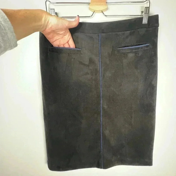 J. McLaughlin “Sonya” Black Skirt Navy Trim Faux Suede Mid Length Women’s Size 8 - Picture 7 of 11